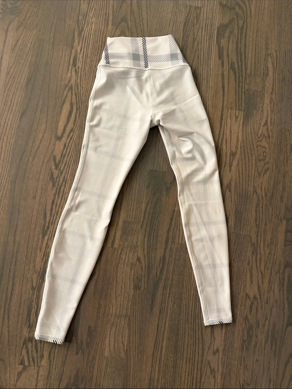 ALO Yoga Plaid High-Rise Leggings — White, Gray, Black
